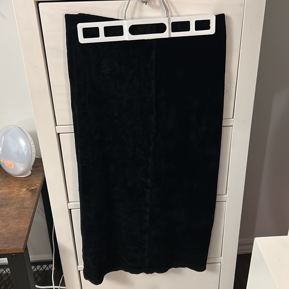 BABATON Black Velvet Skirt Size M - Picture 3 of 4